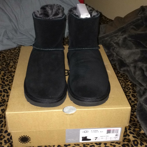 uggs sz 7 - Picture 6 of 8